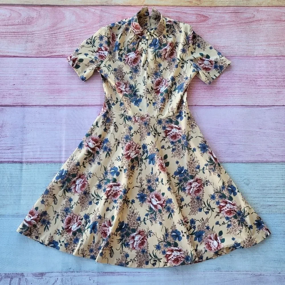 Vintage 70s Pale Yellow Floral Print Short Sleeve High Neck A-Line Dress Size S‎